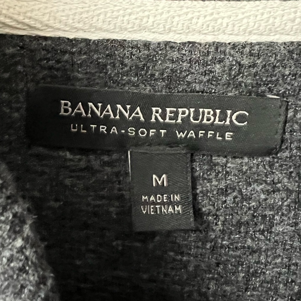 Banana Republic Ultra-Soft Waffle Charcoal Grey Cowl Neck Sweater Size M - Picture 2 of 5